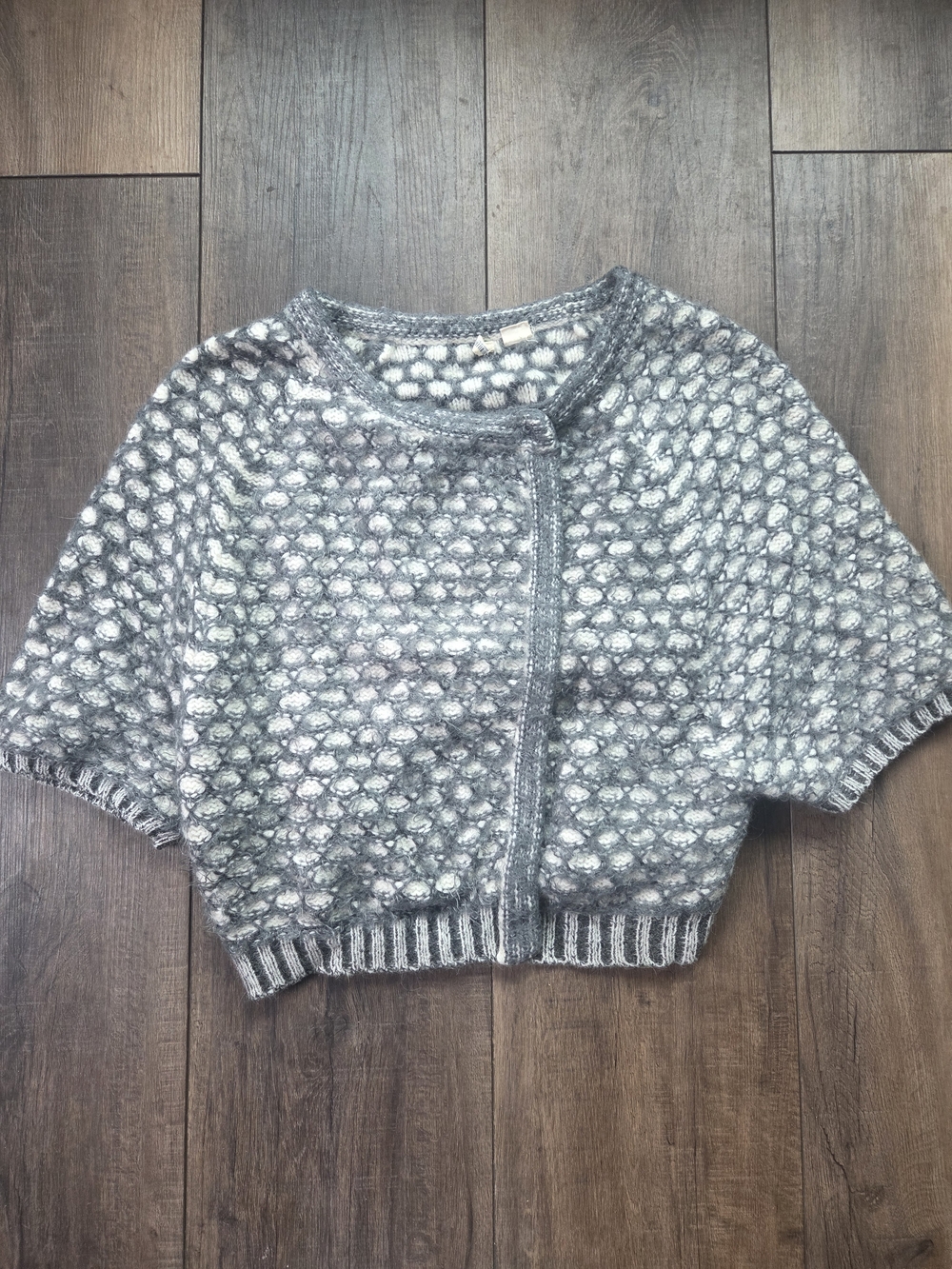 Moth Cropped Short-Sleeve Textured Knit Cardigan - Gray & White